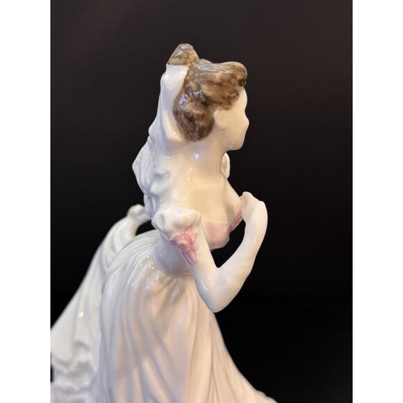 Royal Doulton Classics in Vogue - THE BRIDE - HN 4324 - Picture 6 of 9